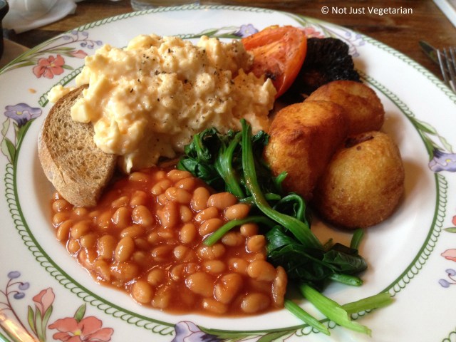 Vegetarian breakfast (scrambled eggs, herbed mushrooms, wilted spinach, roast tomato, baked beans and toast) at Bumpkin, South Kensington, London