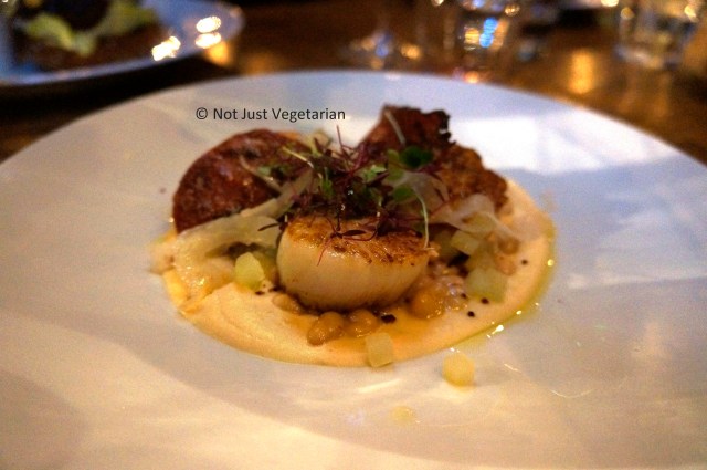 Scallops with cauliflower and brioche puree, coco beans, chorizo and warm fennel at 28-50 in Marylebone, London